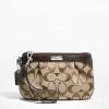 กระเป๋าคล้องมือ COACH SIGNATURE PLEATED KHAKI-MAHOGANY WRISTLET 47206