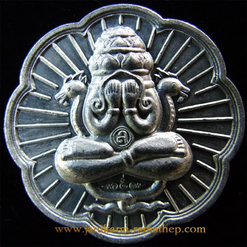 เหรียญปิดตาพระโพธิสัตว์พังพะกาฬ ขนาด 3.2 ซ.ม.เนื้อดีบุกประกายเพชร - คลิกที่นี่เพื่อดูรูปภาพใหญ่