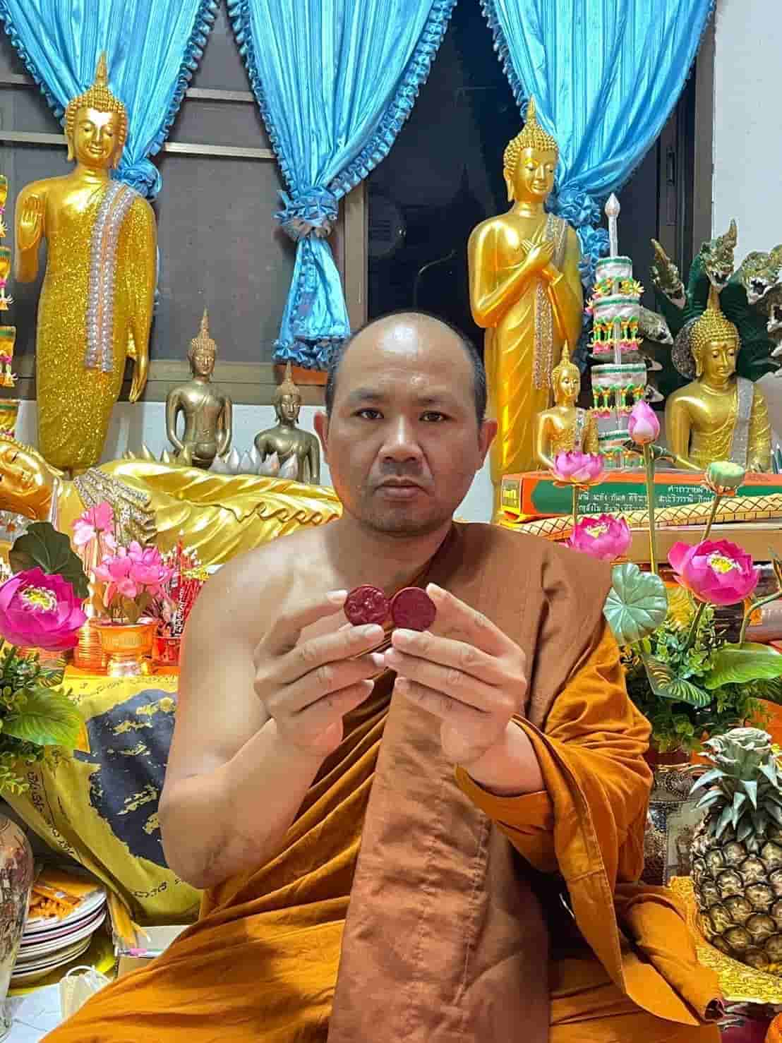 นางจิ้งจอกเก้าหางนักล่า, หลวงพ่อวศิษ อุชูโก, สำนักปฏิบัติธรรมบ้านนาคำ, จ.ร้อยเอ็ด - คลิกที่นี่เพื่อดูรูปภาพใหญ่