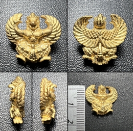 Great Garuda (Small size, gold plated) by LP.Key, Wat Sri Lumyong, Surin province. - คลิกที่นี่เพื่อดูรูปภาพใหญ่