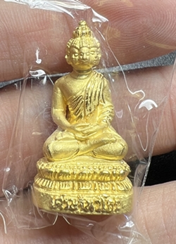 Phra Setthi Nawa Kot (Gold cover) by LP.Hong Prompanyo, Phetchaburi Temple, Surin Province. - คลิกที่นี่เพื่อดูรูปภาพใหญ่