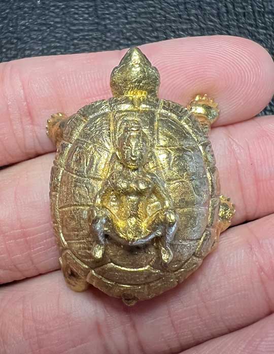 Charming Mantra Turtle King, (Magic brass) by Arjarn Jiam. - คลิกที่นี่เพื่อดูรูปภาพใหญ่