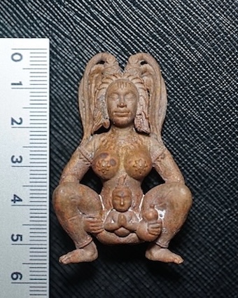 Mother Of Treasury (Copper) by Phra Kru Paladsathian Chanthasuwanno, Wat Rat Pradit. - คลิกที่นี่เพื่อดูรูปภาพใหญ่