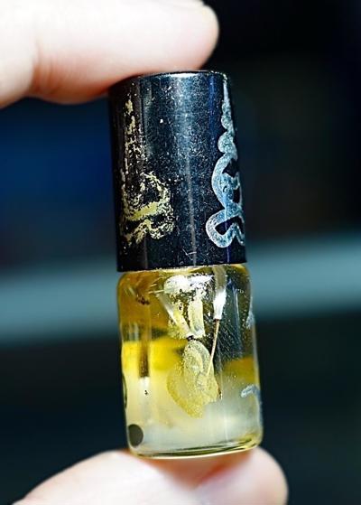 Dok Din Hall-Enchanting Oil by Arjarn O Sakda, Ban Tong Mon Magic Academy - คลิกที่นี่เพื่อดูรูปภาพใหญ่