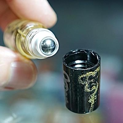 Dok Din Hall-Enchanting Oil by Arjarn O Sakda, Ban Tong Mon Magic Academy - คลิกที่นี่เพื่อดูรูปภาพใหญ่