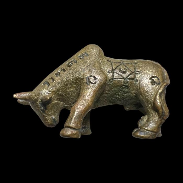 Supreme Sorcerous Bull (ancient bronze material) by Arjarn Pien Hatthayanon, Khao Aor. - คลิกที่นี่เพื่อดูรูปภาพใหญ่