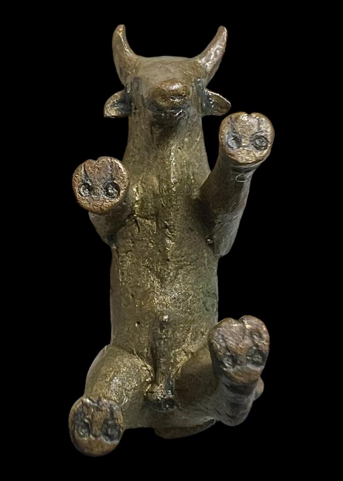 Supreme Sorcerous Bull (ancient bronze material) by Arjarn Pien Hatthayanon, Khao Aor. - คลิกที่นี่เพื่อดูรูปภาพใหญ่