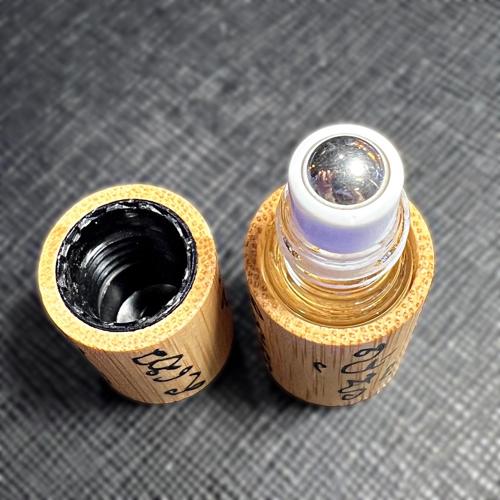 Love-Cultivating Parasitic Plant Oil by Arjarn O Sakda, Ban Tong Mon Magic Academy - คลิกที่นี่เพื่อดูรูปภาพใหญ่