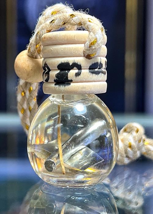 Golden Flower Luring Love Oil by Arjarn O Sakda, Ban Tong Mon Magic Academy - คลิกที่นี่เพื่อดูรูปภาพใหญ่