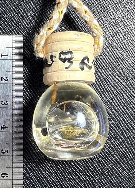 Golden Flower Luring Love Oil by Arjarn O Sakda, Ban Tong Mon Magic Academy - คลิกที่นี่เพื่อดูรูปภาพใหญ่
