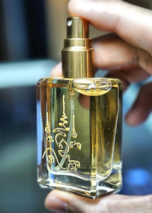 Spellbound Charming Perfume (2nd batch) by Arjarn O Sakda, Ban Tong Mon Magic Academy. - คลิกที่นี่เพื่อดูรูปภาพใหญ่