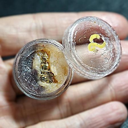 Krua Soa Dual Forces Wax by Arjarn O Sakda, Ban Tong Mon Magic Academy. - คลิกที่นี่เพื่อดูรูปภาพใหญ่