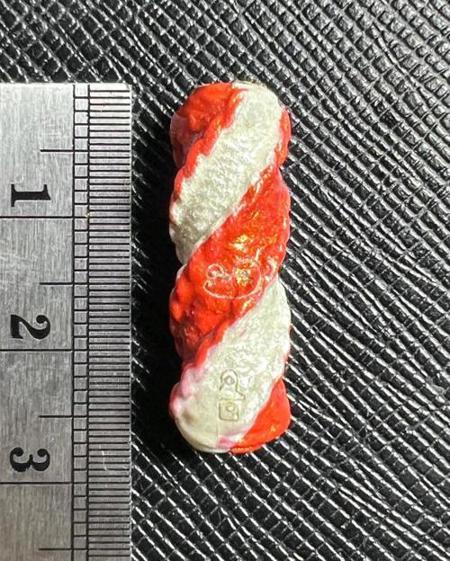 ตะกรุดพญาสาริกาลิ้นทอง (สีขาวสลับสีส้ม) พระครูวิรัชปัญญาภรณ์ วัดพุตะเคียน, จ.กาญจนบุรี - คลิกที่นี่เพื่อดูรูปภาพใหญ่