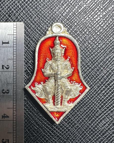 Thao Wessuwan Coin (alpaca material, enamel-red color) Wat Tarad Tai Pathum Thani Province. - คลิกที่นี่เพื่อดูรูปภาพใหญ่