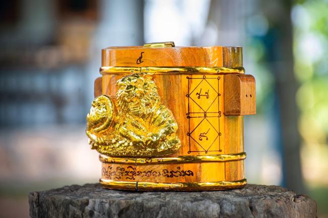 Sleeping Eating Tiger Barrel by Arjarn Inkaew, Dong Phaya Tham Magic Institution. - คลิกที่นี่เพื่อดูรูปภาพใหญ่