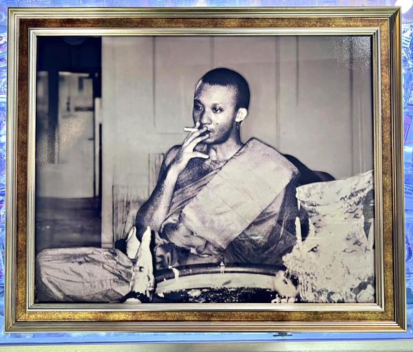 รูปถ่ายหลวงพ่อชำนาญสูบบุหรี่ (รุ่น:สรงน้ำ๖๗,ขนาดใหญ่) พระราชสิริวัชรรังษี หลวงพ่อท่านเจ้าคุณชำนาญ - คลิกที่นี่เพื่อดูรูปภาพใหญ่