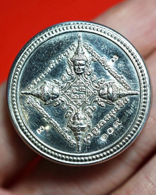 สีผึ้งจันทร์เพ็ญ (ปี2561) พระราชสิริวัชรรังษี หลวงพ่อท่านเจ้าคุณชำนาญ - คลิกที่นี่เพื่อดูรูปภาพใหญ่