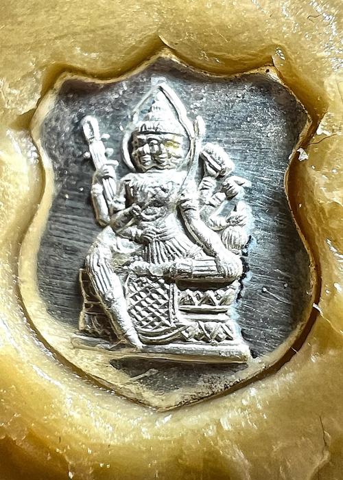 สีผึ้งจันทร์เพ็ญ (ปี2561) พระราชสิริวัชรรังษี หลวงพ่อท่านเจ้าคุณชำนาญ - คลิกที่นี่เพื่อดูรูปภาพใหญ่