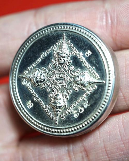 สีผึ้งจันทร์เพ็ญ (ปี2561) พระราชสิริวัชรรังษี หลวงพ่อท่านเจ้าคุณชำนาญ - คลิกที่นี่เพื่อดูรูปภาพใหญ่