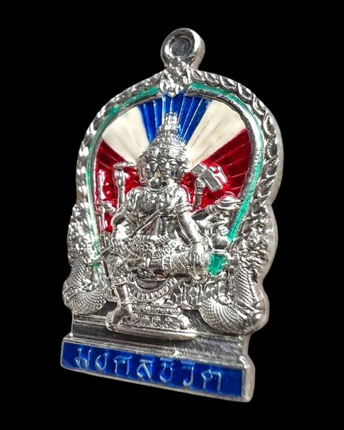 Phra Phrom Sitting On Pedestal Coin (silver, enamel thai flag pattern) by Luang Por Chamnan - คลิกที่นี่เพื่อดูรูปภาพใหญ่