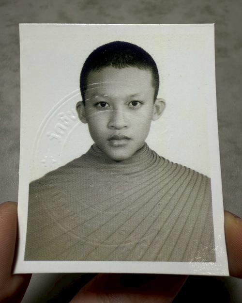 รูปหน้าเณรหลวงพ่อชำนาญ (รุ่น:ตราวัดปั๊มนูน) พระราชสิริวัชรรังษี หลวงพ่อท่านเจ้าคุณชำนาญ - คลิกที่นี่เพื่อดูรูปภาพใหญ่