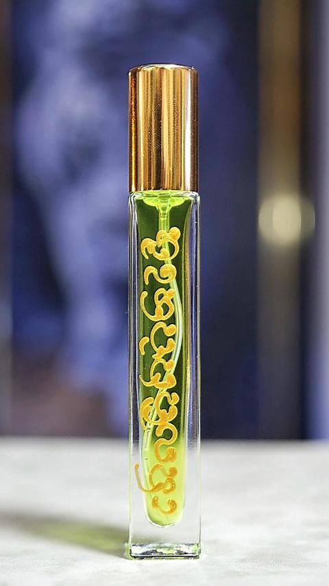 Seven Celestial Apsaras Perfume (small bottle) by Arjarn Inkaew, Dong Phaya Tham Magic Institution. - คลิกที่นี่เพื่อดูรูปภาพใหญ่