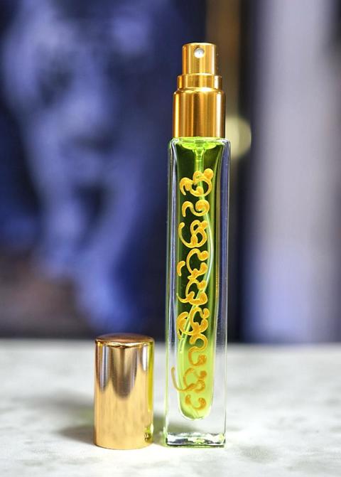 Seven Celestial Apsaras Perfume (small bottle) by Arjarn Inkaew, Dong Phaya Tham Magic Institution. - คลิกที่นี่เพื่อดูรูปภาพใหญ่
