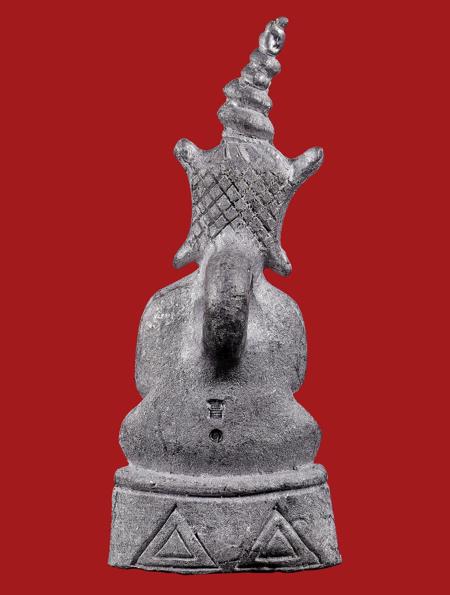 Supreme Mantra Crescent Moon Ngang (dvaravati tin-lead material) by Arjarn Ongart Seengam. - คลิกที่นี่เพื่อดูรูปภาพใหญ่