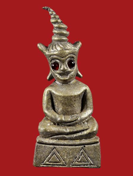 Supreme Mantra Crescent Moon Ngang (casting remnents of Ngang material) by Arjarn Ongart Seengam. - คลิกที่นี่เพื่อดูรูปภาพใหญ่