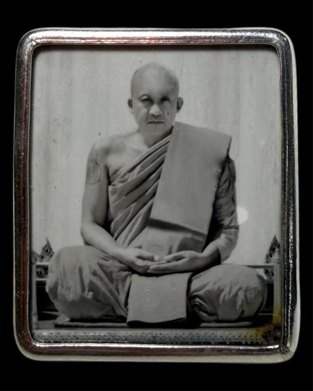 รูปถ่ายหลวงพ่อชำนาญ (หลังจีวร, ตะกรุดเงิน) พระราชสิริวัชรรังษี หลวงพ่อท่านเจ้าคุณชำนาญ - คลิกที่นี่เพื่อดูรูปภาพใหญ่