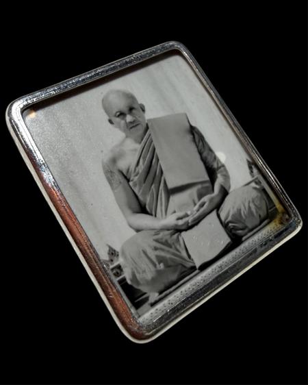 รูปถ่ายหลวงพ่อชำนาญ (หลังจีวร, ตะกรุดเงิน) พระราชสิริวัชรรังษี หลวงพ่อท่านเจ้าคุณชำนาญ - คลิกที่นี่เพื่อดูรูปภาพใหญ่