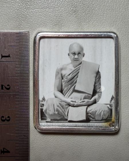 รูปถ่ายหลวงพ่อชำนาญ (หลังจีวร, ตะกรุดเงิน) พระราชสิริวัชรรังษี หลวงพ่อท่านเจ้าคุณชำนาญ - คลิกที่นี่เพื่อดูรูปภาพใหญ่