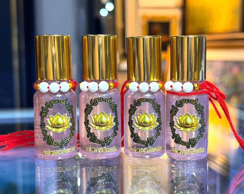 น้ำมันแม่พญาสมเสก (ขวดสีชมพู) อาจารย์อินทร์แก้ว, สำนักดงพญาธรรม - คลิกที่นี่เพื่อดูรูปภาพใหญ่