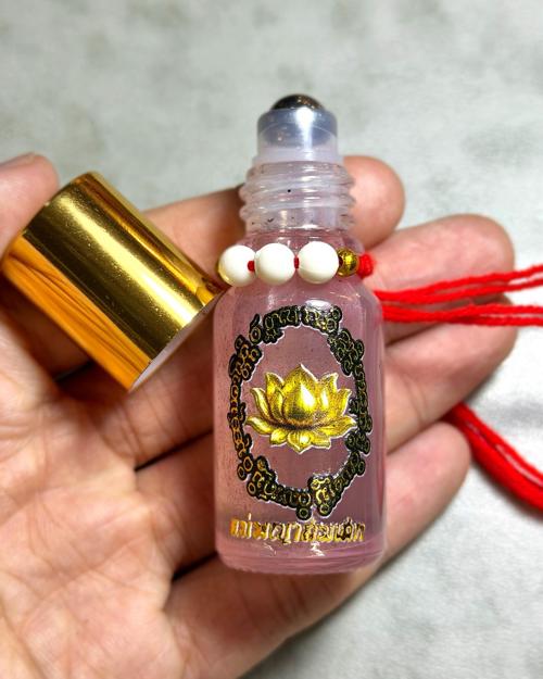 น้ำมันแม่พญาสมเสก (ขวดสีชมพู) อาจารย์อินทร์แก้ว, สำนักดงพญาธรรม - คลิกที่นี่เพื่อดูรูปภาพใหญ่