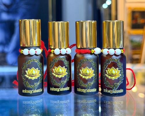 น้ำมันแม่พญาสมเสก (ขวดสีน้ำตาล) อาจารย์อินทร์แก้ว, สำนักดงพญาธรรม - คลิกที่นี่เพื่อดูรูปภาพใหญ่