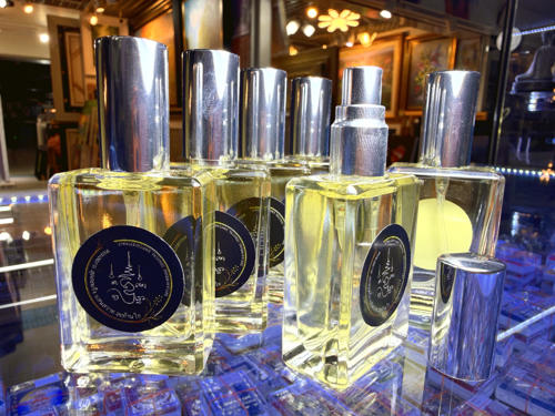 น้ำหอมเสน่ห์ต้องมนต์ (รุ่น.3) อาจารย์โอ ศักดา สำนักบ้านต้องมนต์ - คลิกที่นี่เพื่อดูรูปภาพใหญ่