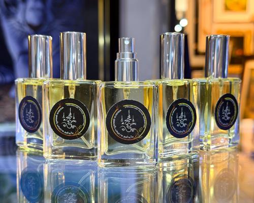 น้ำหอมเสน่ห์ต้องมนต์ (รุ่น.3) อาจารย์โอ ศักดา สำนักบ้านต้องมนต์ - คลิกที่นี่เพื่อดูรูปภาพใหญ่