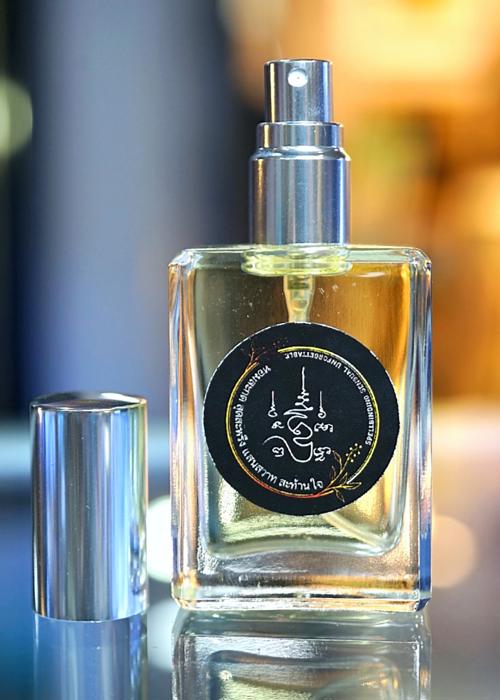 น้ำหอมเสน่ห์ต้องมนต์ (รุ่น.3) อาจารย์โอ ศักดา สำนักบ้านต้องมนต์ - คลิกที่นี่เพื่อดูรูปภาพใหญ่