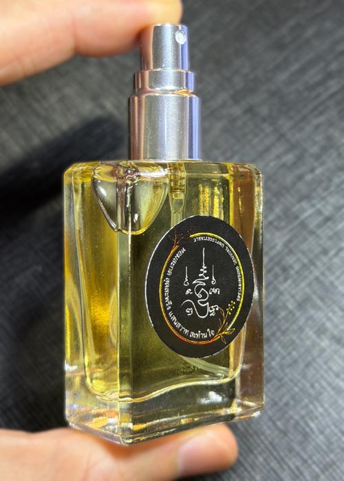 น้ำหอมเสน่ห์ต้องมนต์ (รุ่น.3) อาจารย์โอ ศักดา สำนักบ้านต้องมนต์ - คลิกที่นี่เพื่อดูรูปภาพใหญ่