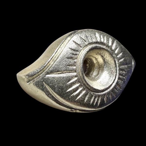 Narai’s All-Seeing Eye (alpaca material) by Arjarn Inkaew, Dong Phaya Tham Institution. - คลิกที่นี่เพื่อดูรูปภาพใหญ่