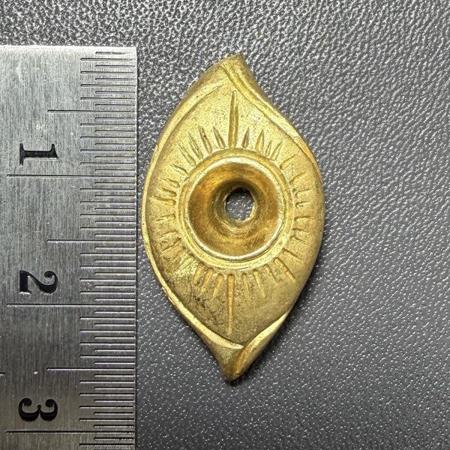 Narai’s All-Seeing Eye (brass material) by Arjarn Inkaew, Dong Phaya Tham Institution. - คลิกที่นี่เพื่อดูรูปภาพใหญ่