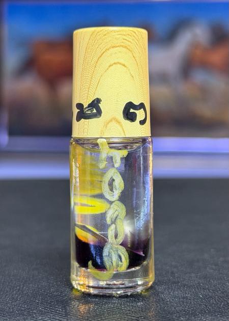 Hauntheart Amethyst Oil by Arjarn O Sakda, Ban Tong Mon Magic Academy. - คลิกที่นี่เพื่อดูรูปภาพใหญ่