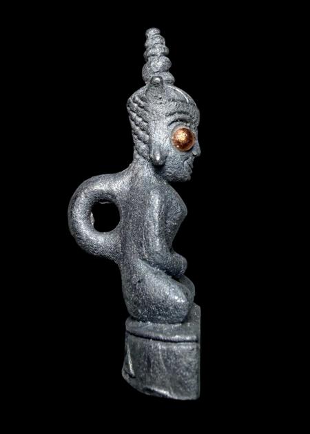 พญางั่งมหามนตราจันทร์เสี้ยว (พิมพ์เล็ก, เนื้อชินตะกั่วทวารวดี) อาจารย์องอาจ สีงาม - คลิกที่นี่เพื่อดูรูปภาพใหญ่