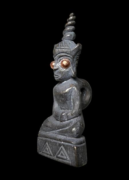 พญางั่งมหามนตราจันทร์เสี้ยว (พิมพ์เล็ก, เนื้อขันลงหินเก่า) อาจารย์องอาจ สีงาม - คลิกที่นี่เพื่อดูรูปภาพใหญ่