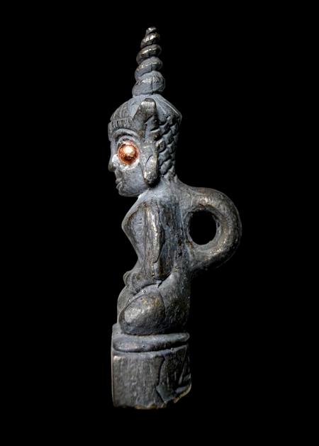 พญางั่งมหามนตราจันทร์เสี้ยว (พิมพ์เล็ก, เนื้อขันลงหินเก่า) อาจารย์องอาจ สีงาม - คลิกที่นี่เพื่อดูรูปภาพใหญ่