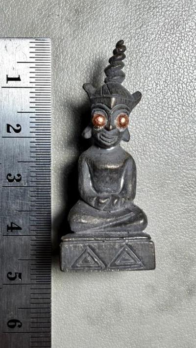 พญางั่งมหามนตราจันทร์เสี้ยว (พิมพ์เล็ก, เนื้อขันลงหินเก่า) อาจารย์องอาจ สีงาม - คลิกที่นี่เพื่อดูรูปภาพใหญ่