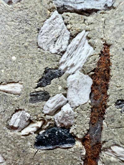 กุมารผงพิเศษ (พิมพ์ห้าเหลี่ยม) พระราชสิริวัชรรังษี หลวงพ่อท่านเจ้าคุณชำนาญ - คลิกที่นี่เพื่อดูรูปภาพใหญ่