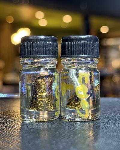 น้ำมันสมิงกินเหยื่อ (รุ่น.2) อาจารย์โอ ศักดา สำนักบ้านต้องมนต์ - คลิกที่นี่เพื่อดูรูปภาพใหญ่