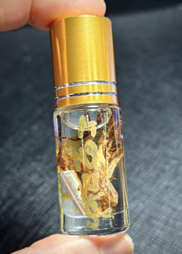 น้ำมันราคะสุวรรณมาลี อาจารย์โอ ศักดา สำนักบ้านต้องมนต์ - คลิกที่นี่เพื่อดูรูปภาพใหญ่